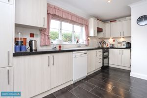 Kitchen/Breakfast Room- click for photo gallery